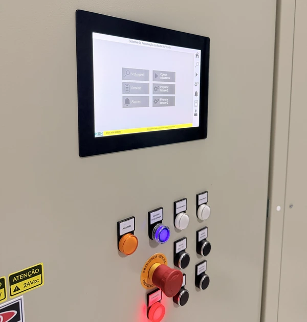 IHM instalada no painel reformado