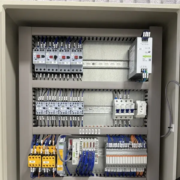 Painel elétrico - vista interna completa