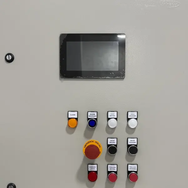 Painel elétrico, vista externa da porta e comandos